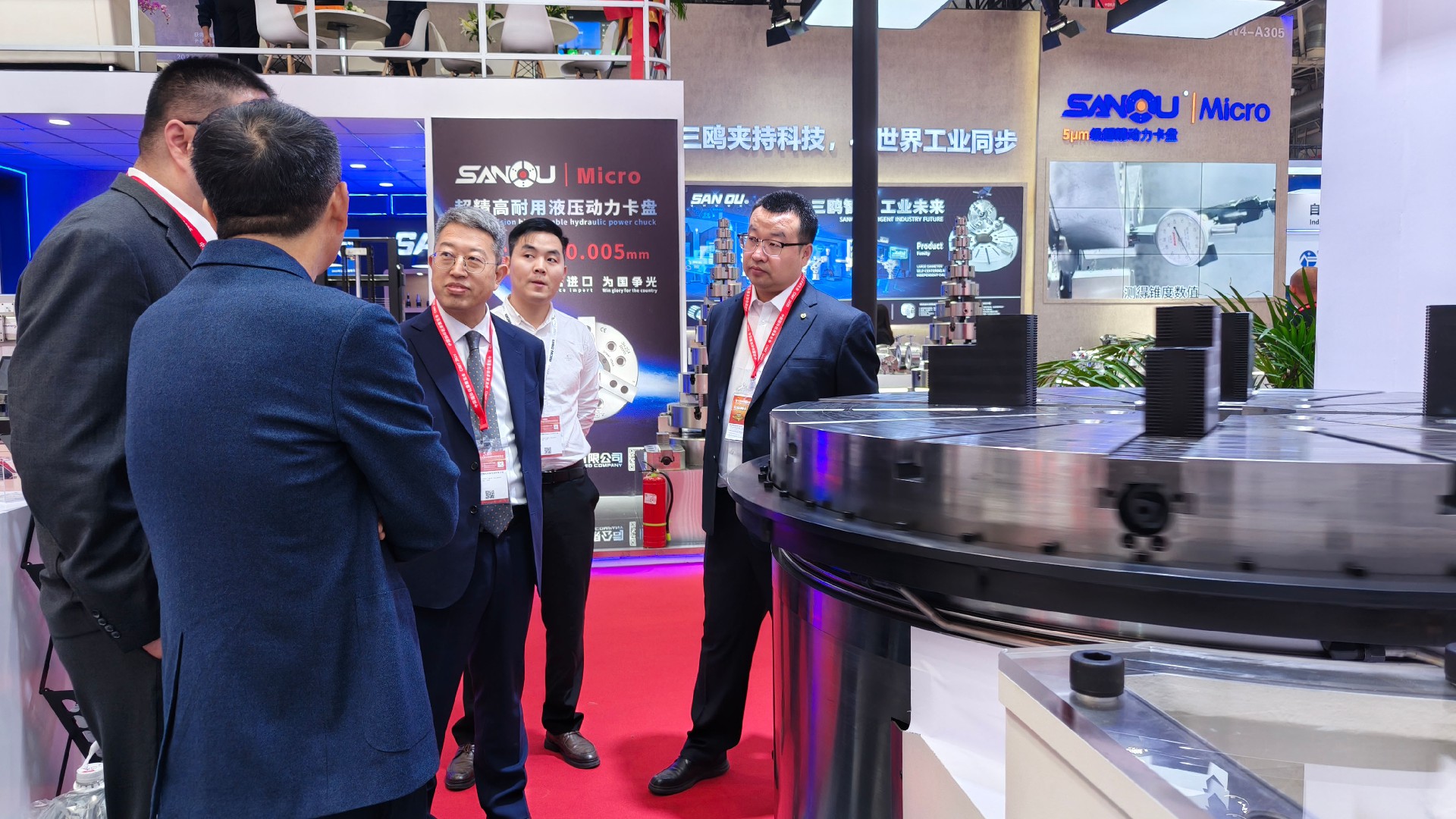 德玛特智能携国内最大全静压直驱转台重磅亮相2025中国国际机床展