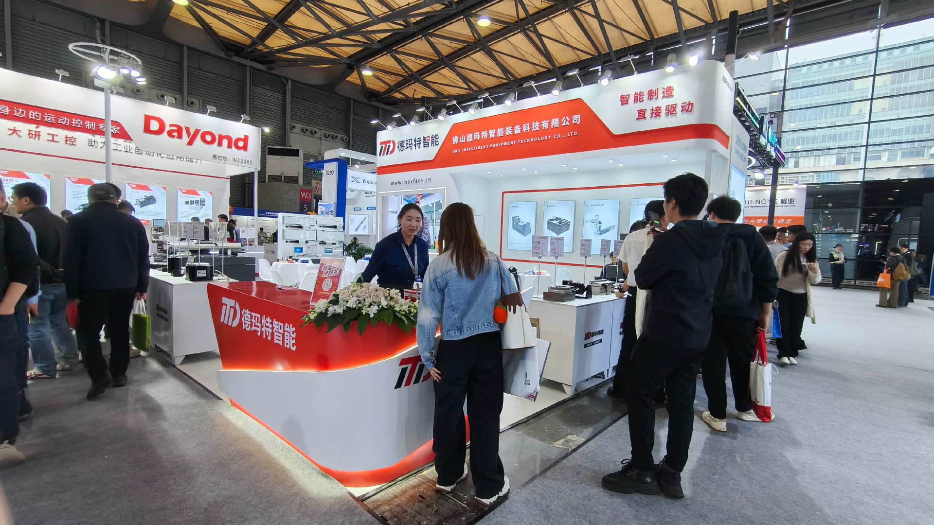 德玛特智能亮相2025慕尼黑上海电子生产设备展，展示高端直驱技术新突破