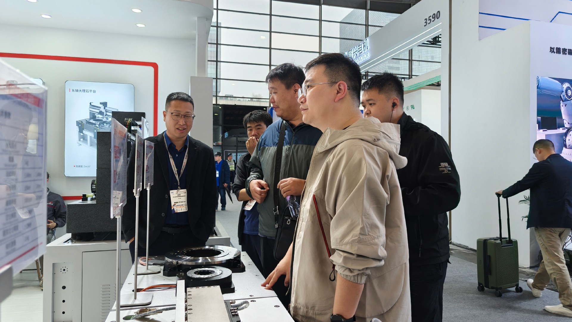 德玛特智能亮相2025慕尼黑上海电子生产设备展，展示高端直驱技术新突破