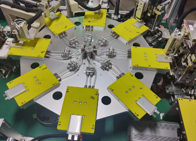 锂电池极耳裁切设备