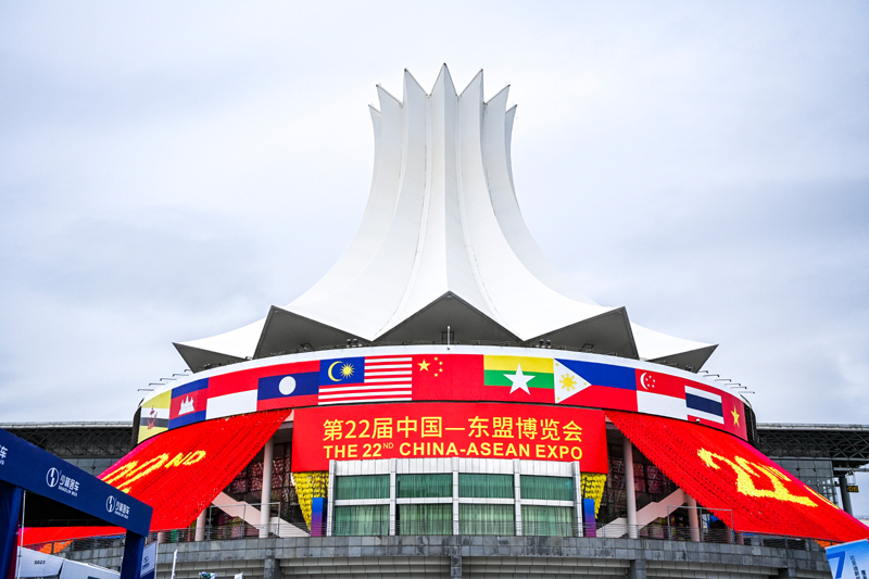 德玛特智能携机器人关节模组电机亮相2025东盟博览会